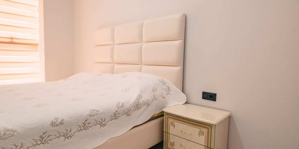 Why Black Bedside Cabinets Are the Perfect Addition to Any Bedroom
