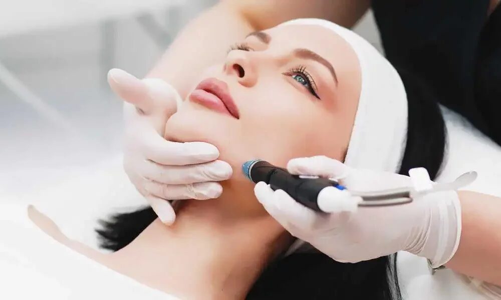 What Makes Hydrafacial Popular for Deep Skin Cleansing?