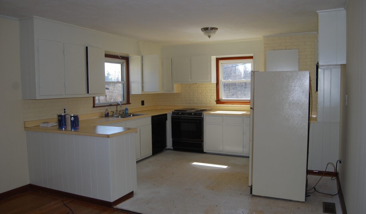 Design Trends: Top Color Trends for Refinishing Kitchen Cabinets This Year