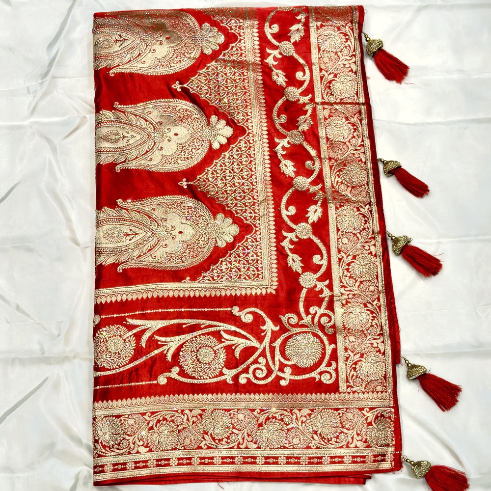 What to Look for When Buying a Wedding Wear Saree: Fabric, Border and Drape
