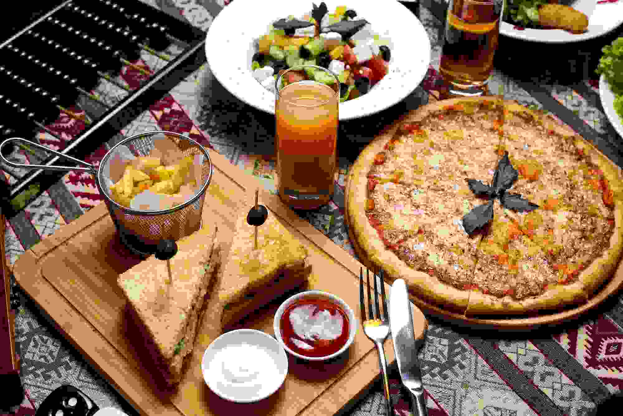How Online Food Delivery Has Changed Fast Food Restaurants in Lahore