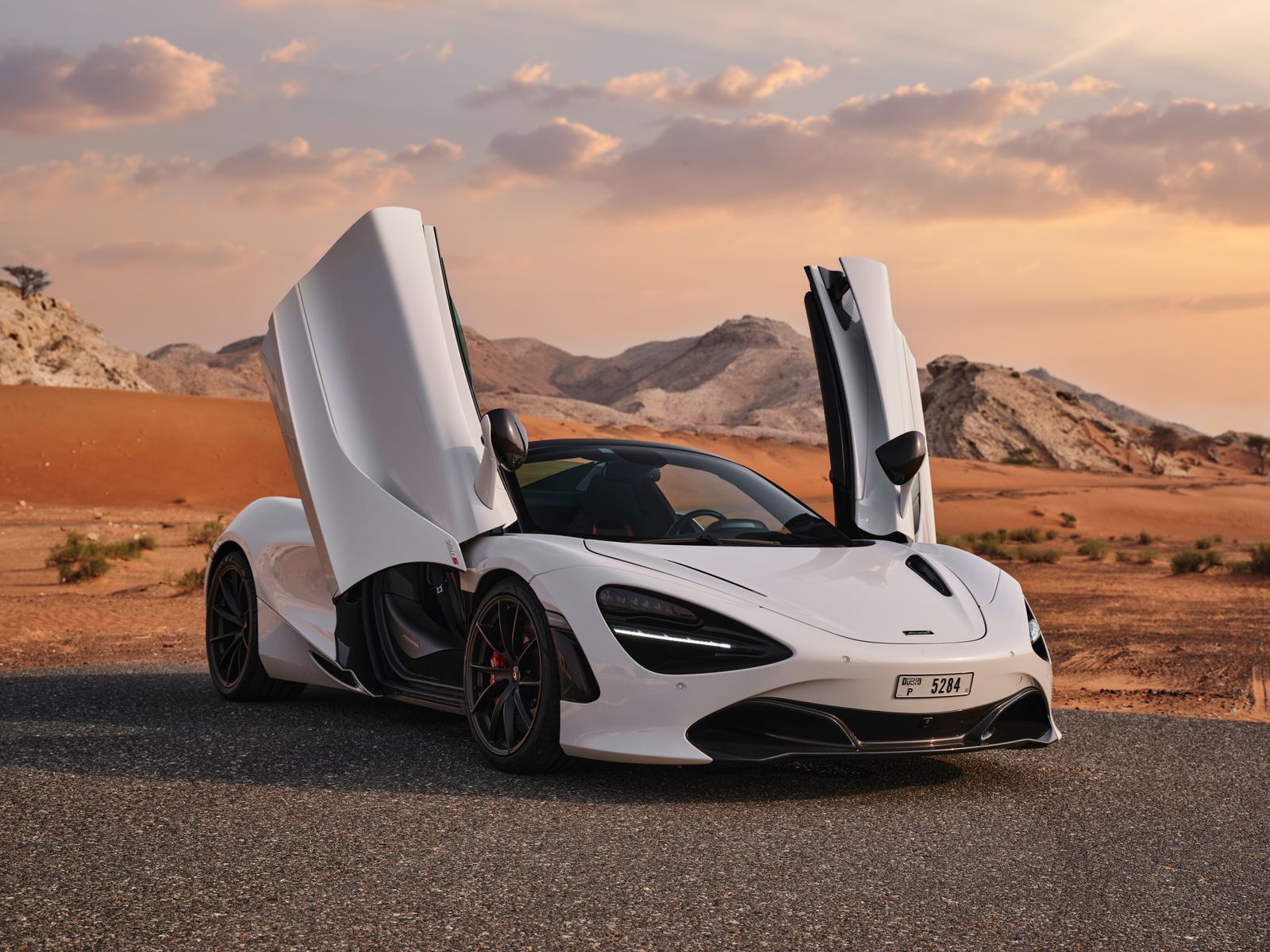 Car Rent in UAE: A Complete Guide to Renting a Car for Tourists and Residents