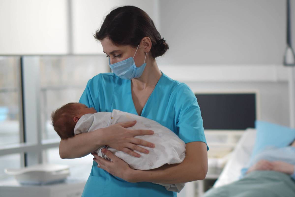 How a Home Nurse Can Help Establish Healthy Sleep Routines