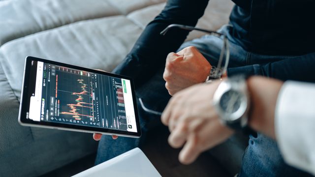 How to Trade Shares for Newbies: Essential Tips to Build Confidence in the Stock Market