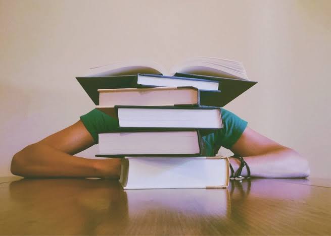 How a Study Abroad Consultant Helps Students Achieve Their Dreams